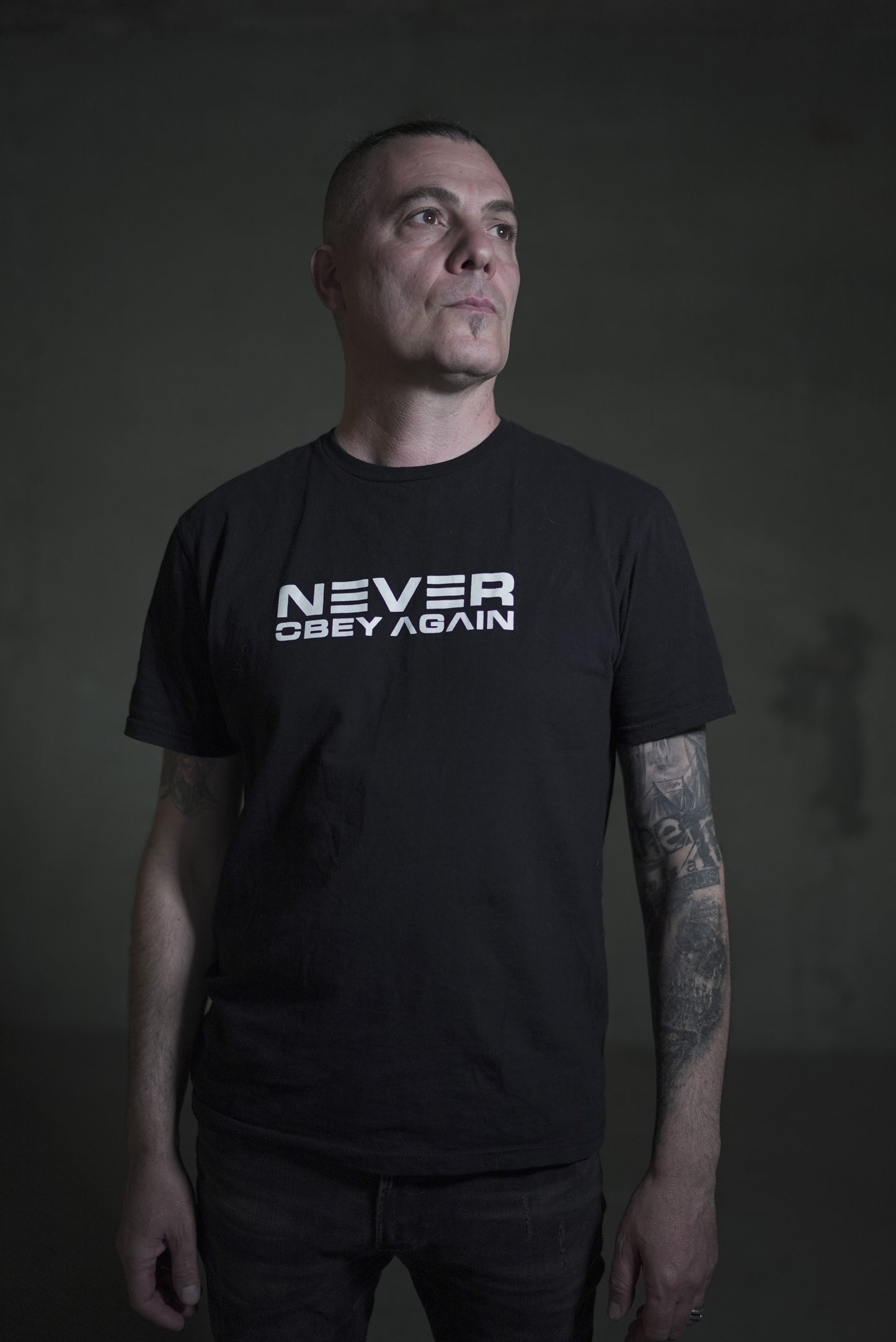 Minimal Black Tee Unisex