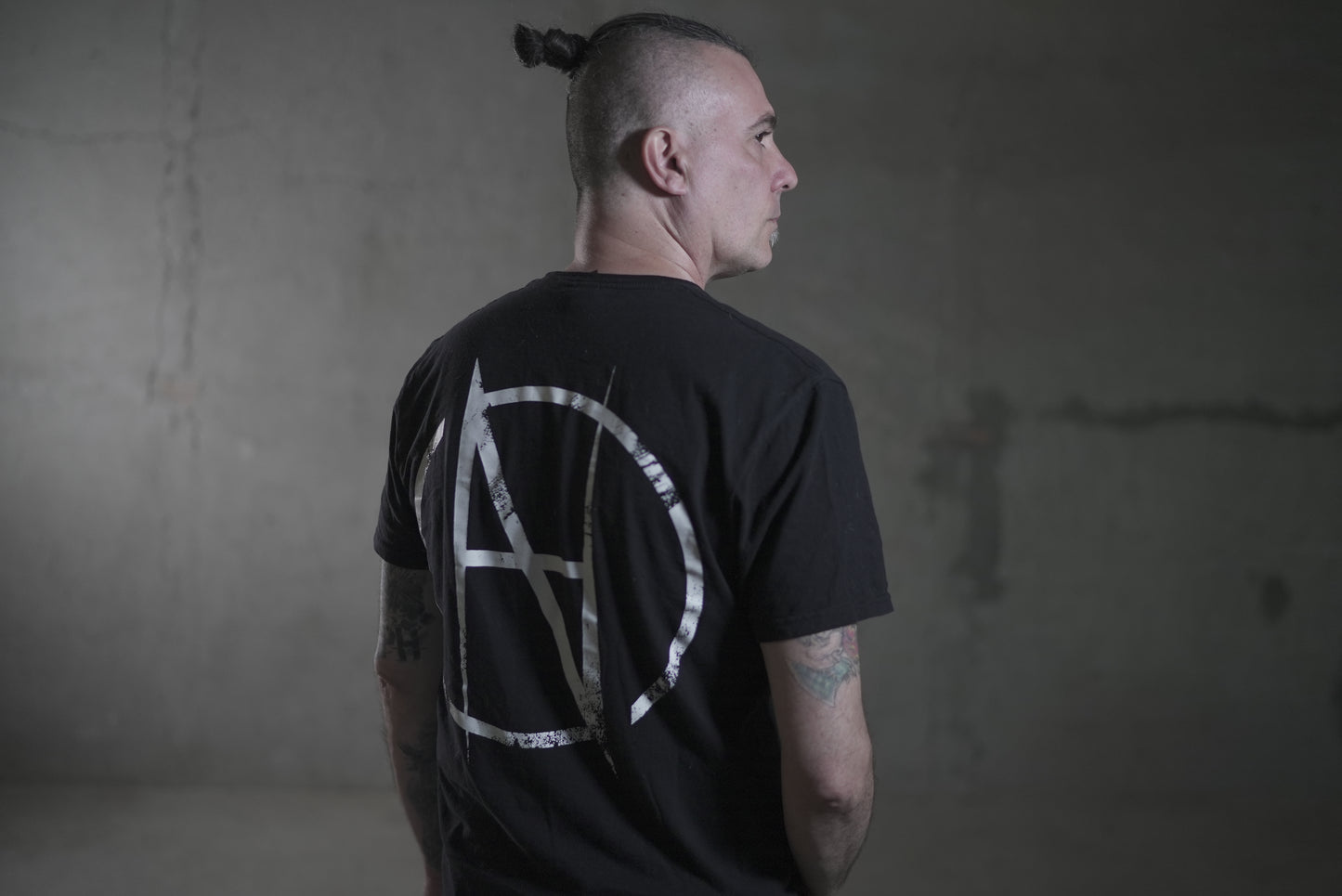 Minimal Black Tee Unisex UE