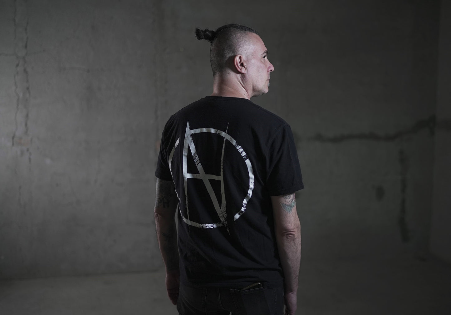 Minimal Black Tee Unisex