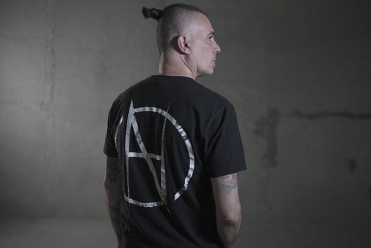 Minimal Black Tee Unisex UE